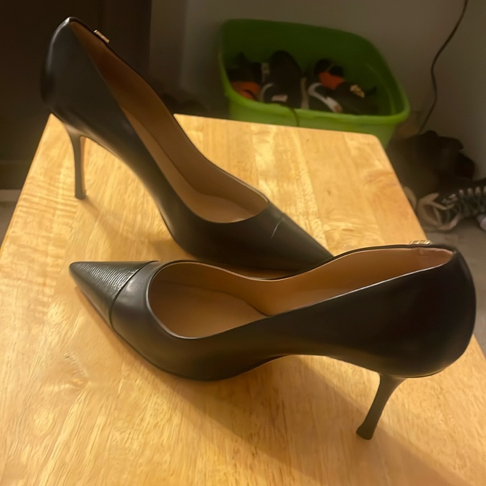 Tory Burch Penelope almost brand new pump